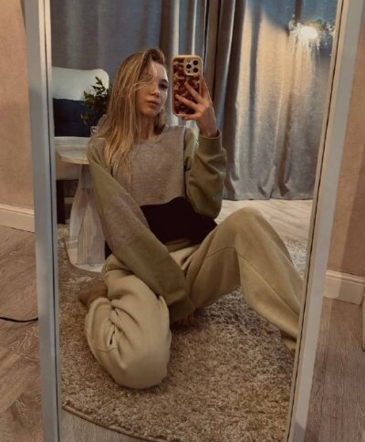 Julia_blond