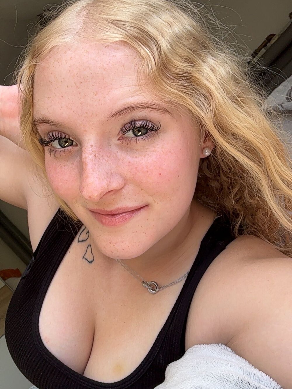 webcam-sexe.net sophie_cute06 livesex profile in ill-let-you-guess cams