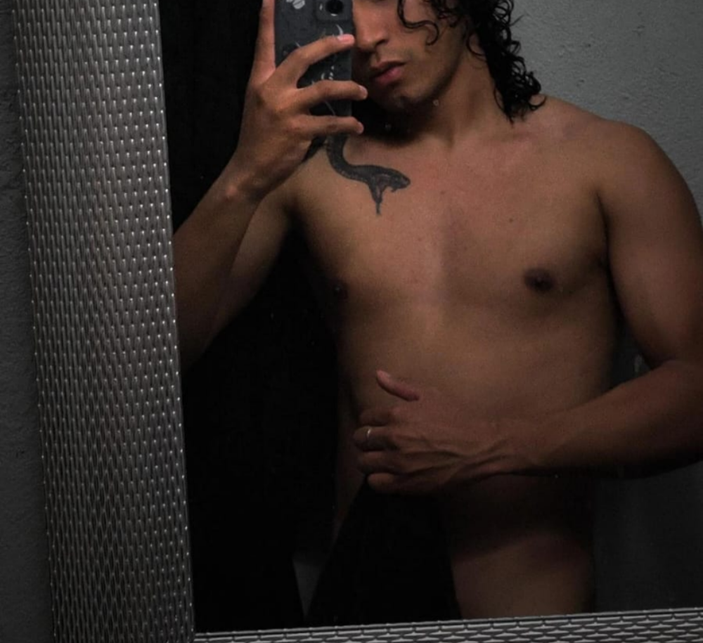 rooseleo from stripchat