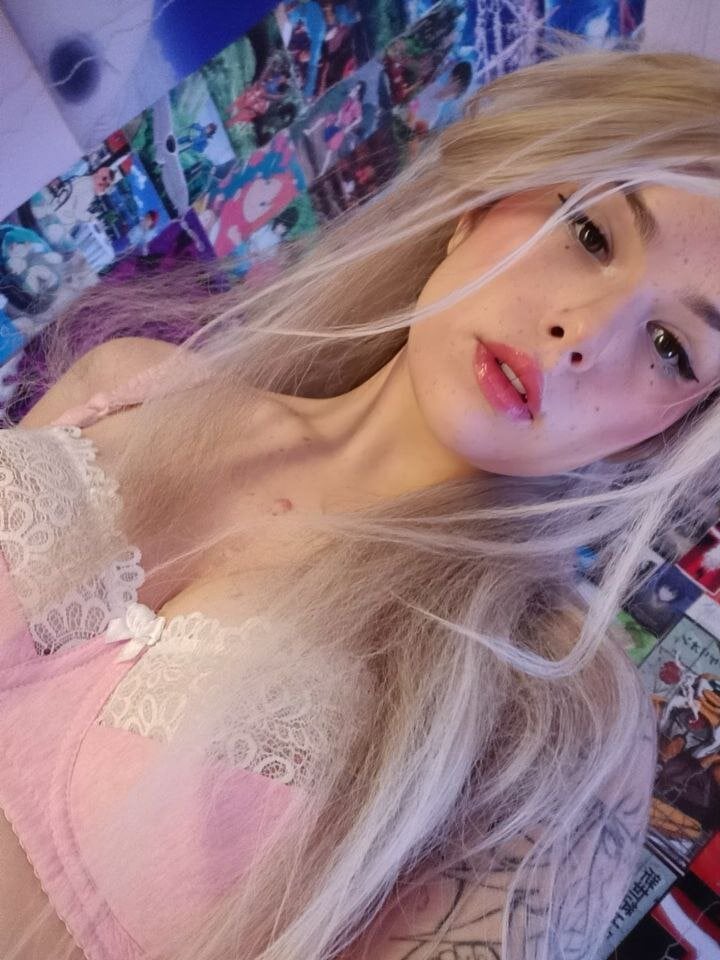 stripchat sparkle_mona webcam profile pic via sexcityguide.com