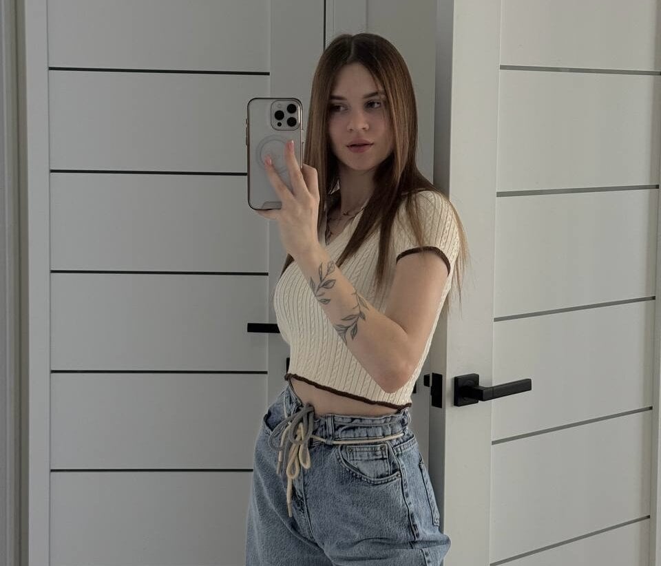 chatnmate.com luisaclover livesex profile in small-tits cams