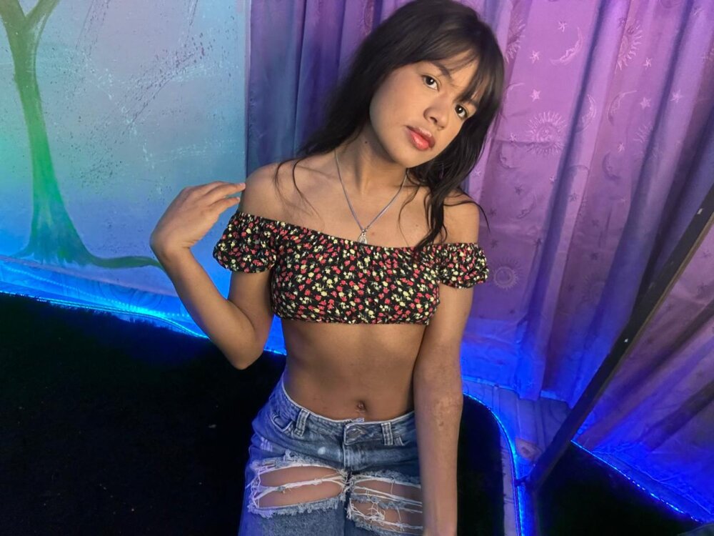 Live sex webcam photo for meganthompsonn22 #289805068