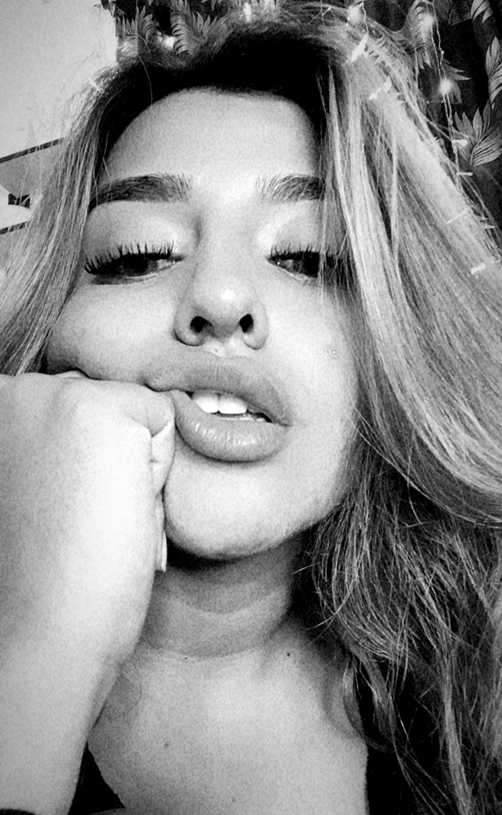 6livesex.com felicity_hops livesex profile in greetings-from-paradise cams