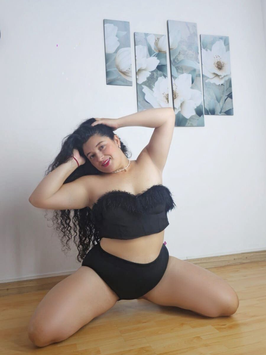 badgirlwebcam.com lunaagreyy livesex profile in bisexual cams