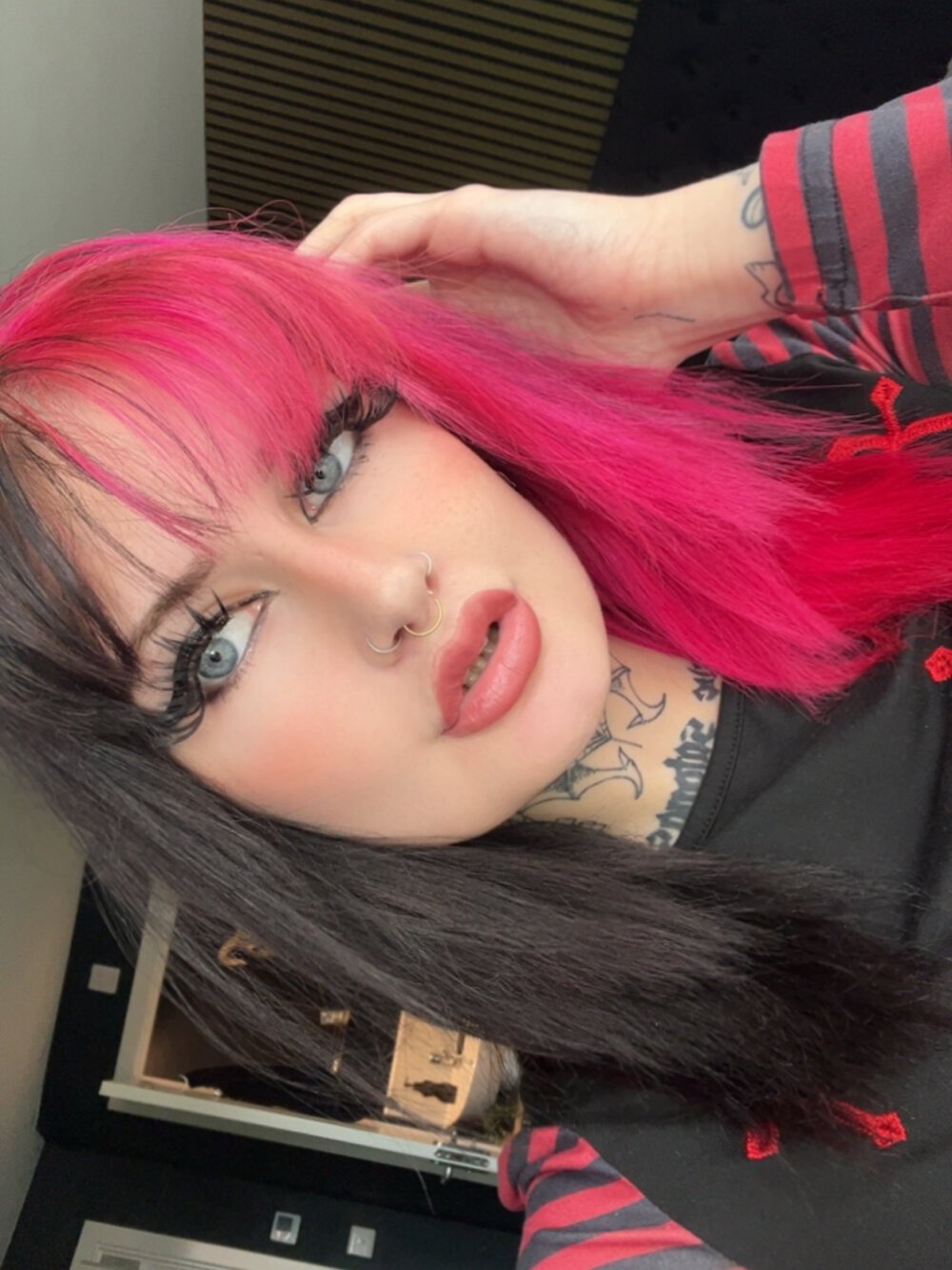 chatnmate.com gothfex livesex profile in born-on-this-planet cams