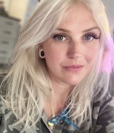 BlondeBells on StripChat