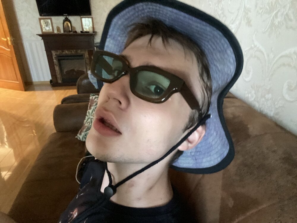 superfluboy_'s Offline XXX Chat
