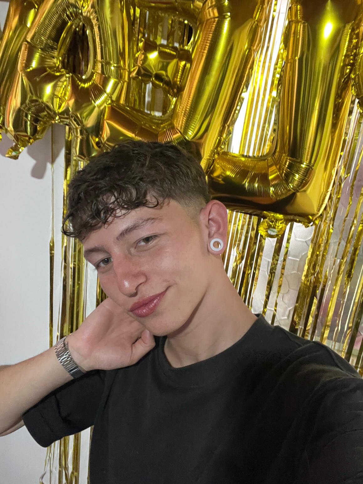 Aron_tay1