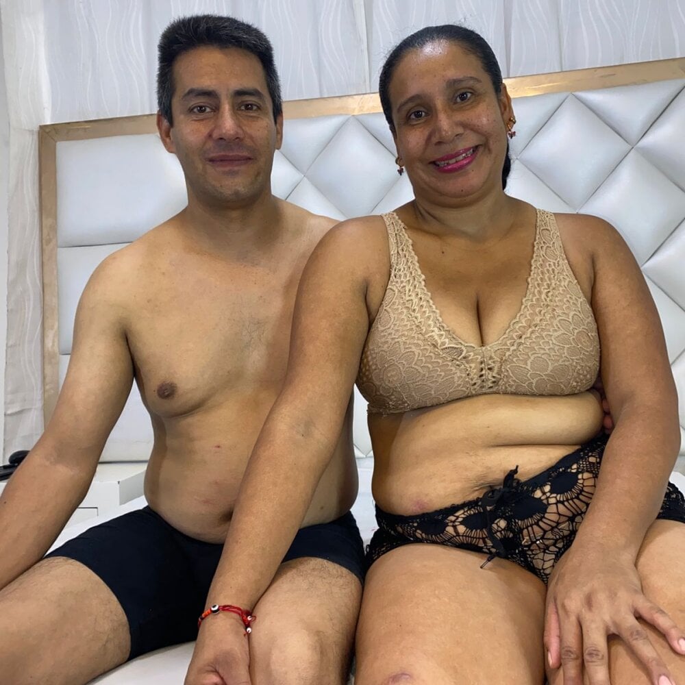 manuelypelenope69 live cam model at StripChat