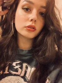 Effie_Balconi Adlı Modelin Çevrimdışı Sohbet Odası