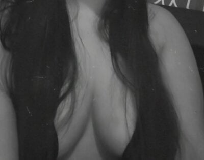 SpicyRed_x on StripChat