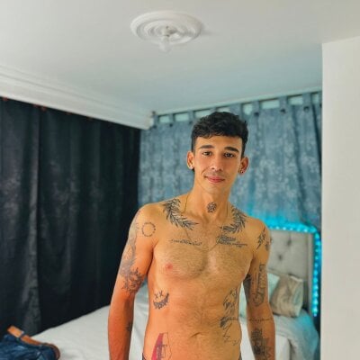 Charli_Thomson - Stripchat Boy 