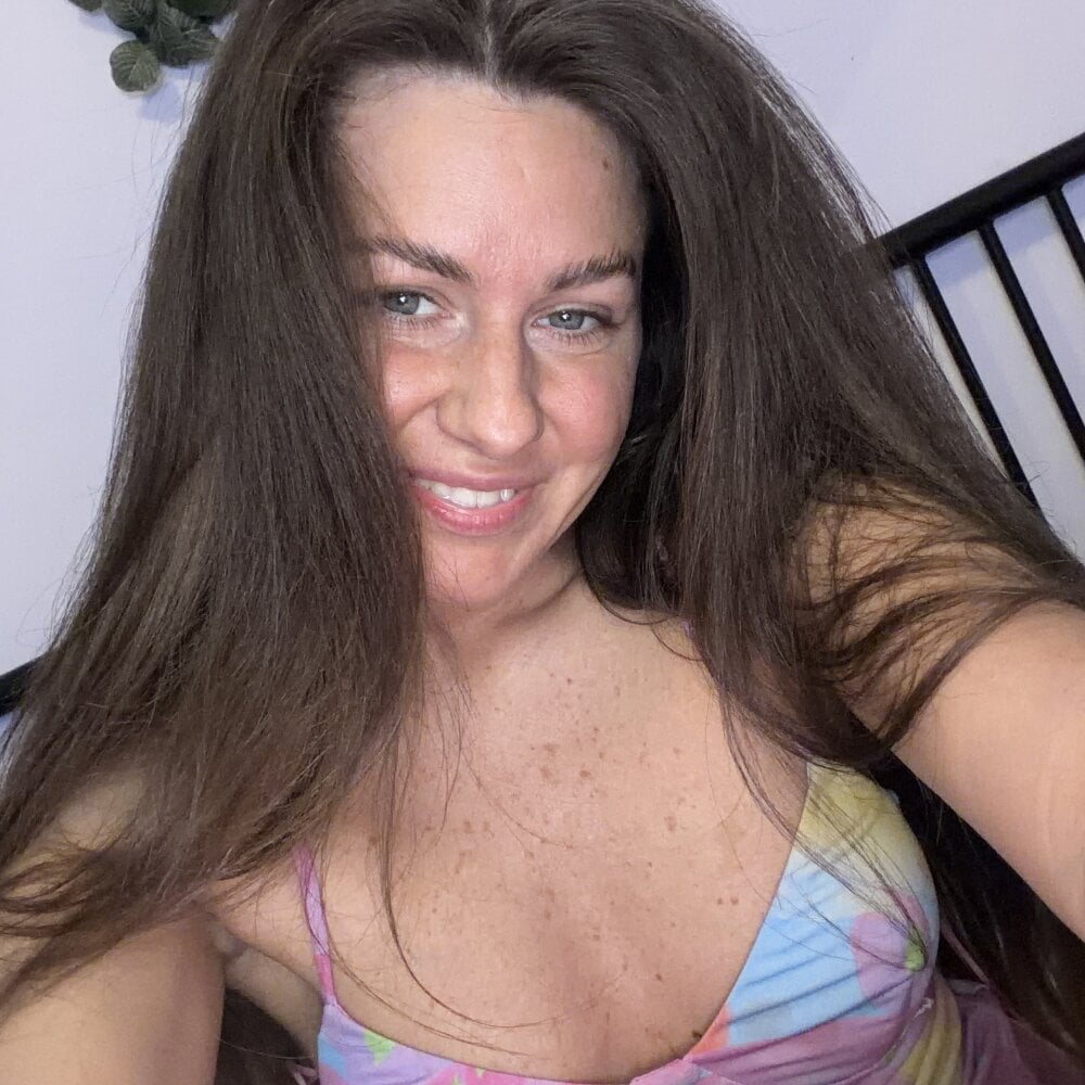 xxx-topcamgirls.com missdiane28 livesex profile in blond-hair cams