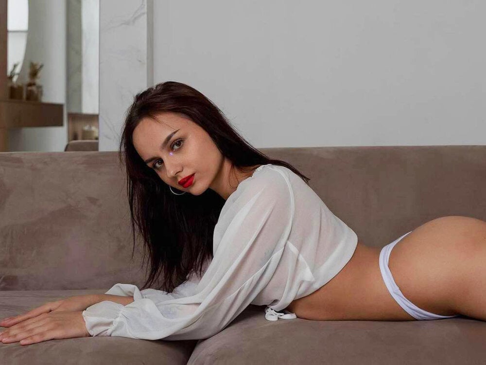 caitlyn_puppet from stripchat