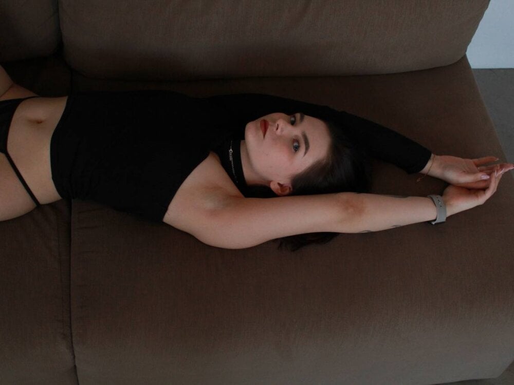 livesex.fan baby_mila livesex profile in on-ur-hots-dreams cams