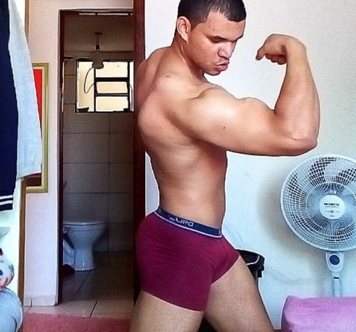 Anonimo1997 Offline XXX-Chat