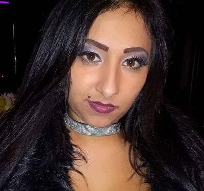 lauradenila 👣 live online webcam