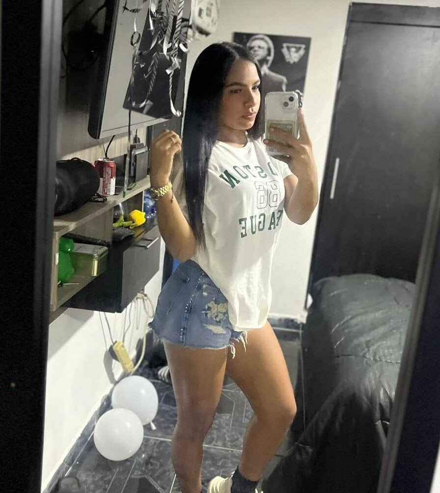 elivecams.com julieta_cox1 livesex profile in in-neighboring-room cams