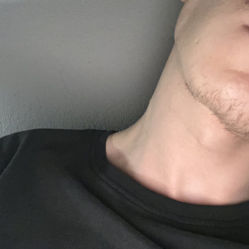 hornyboy23german's Offline XXX Chat