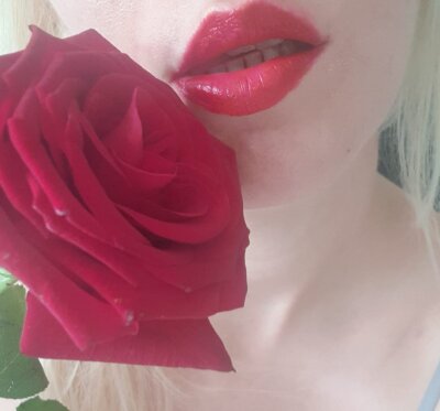the_red_rose33 from stripchat