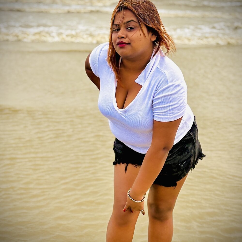 onaircams.com rimahotty livesex profile in i-will-keep-it-in-secret-3 cams