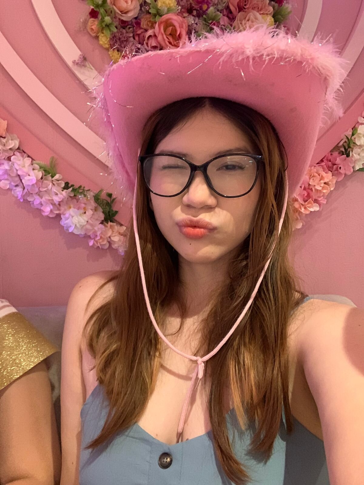 Tiffany_19hornyy