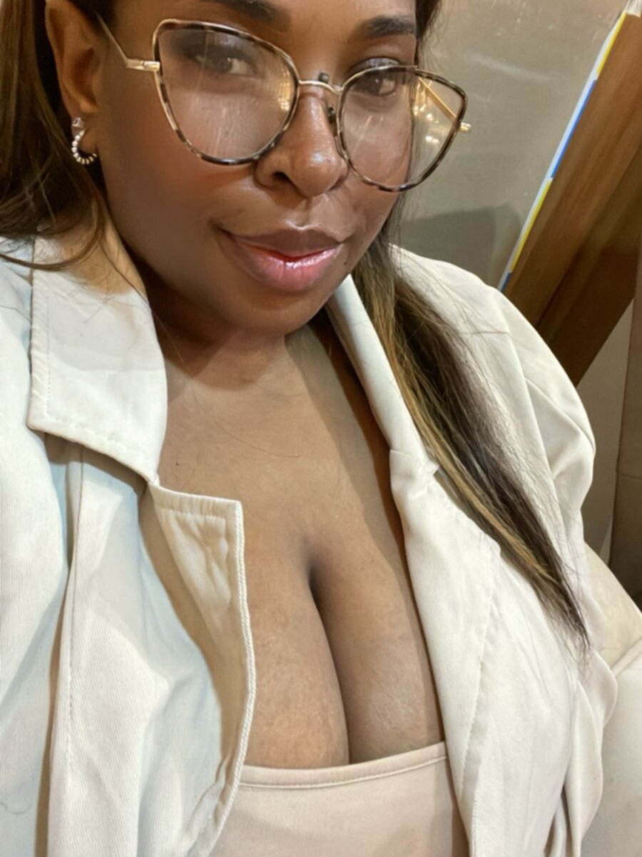 chatnmate.com mely_foxter_30 livesex profile in black-hair cams