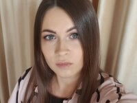 AdrianaMur's Offline Chat Room