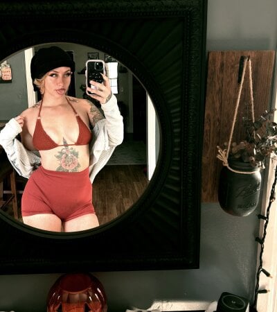 EllieELf on StripChat