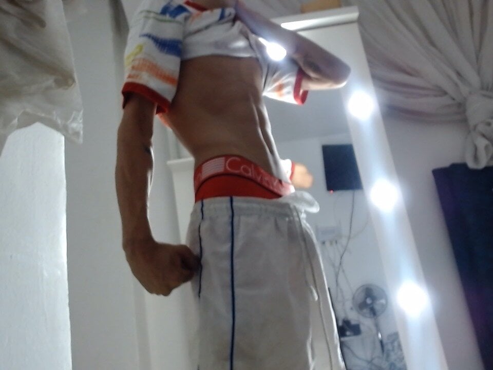 Tommy_Bred nude on cam A