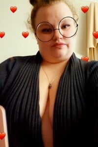 Fatchuckychick's Offline Chat Room