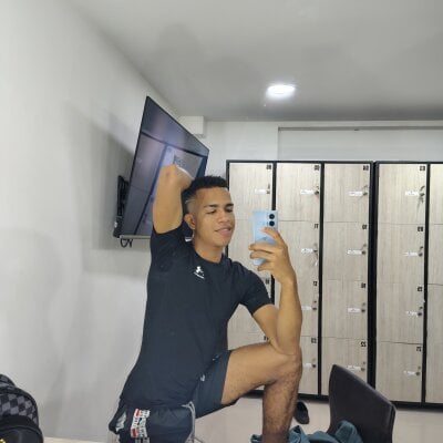 Axton_Vera Male Smallaudience Cam Nude