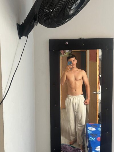 brandon_h0t Live Cam on StripChat