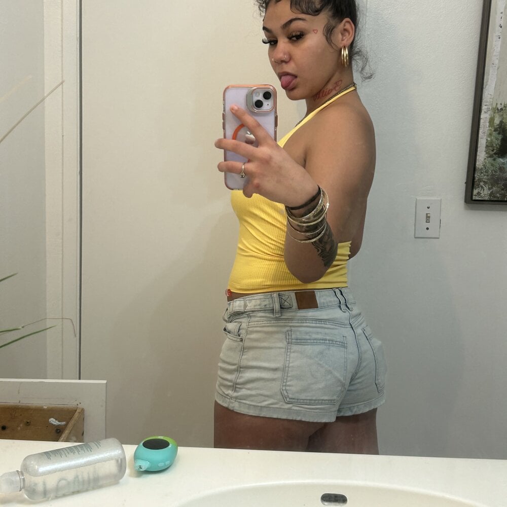 free6cams.com aquafina333 livesex profile in ebony cams