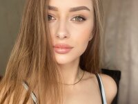 Adriana_Barrington's Offline Chat Room