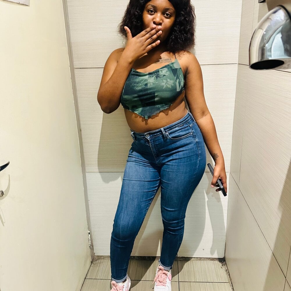 darkskingirl01 from stripchat