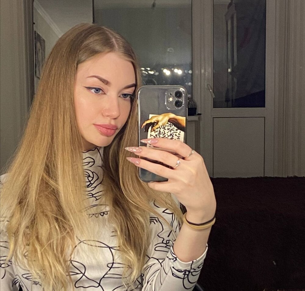 _kirablondy_ webcam profile - Chinese