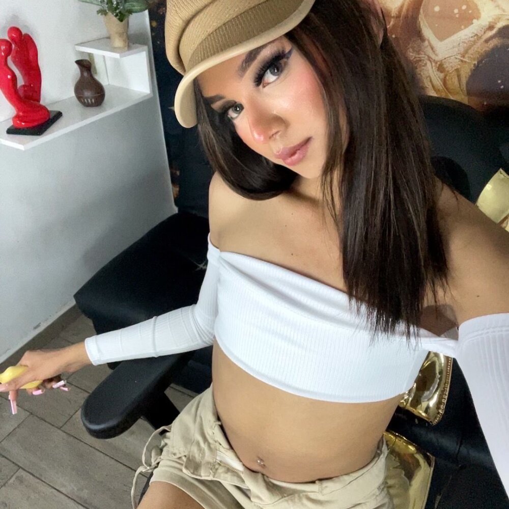 Live sex webcam photo for Nikol_Rang__ #290451268