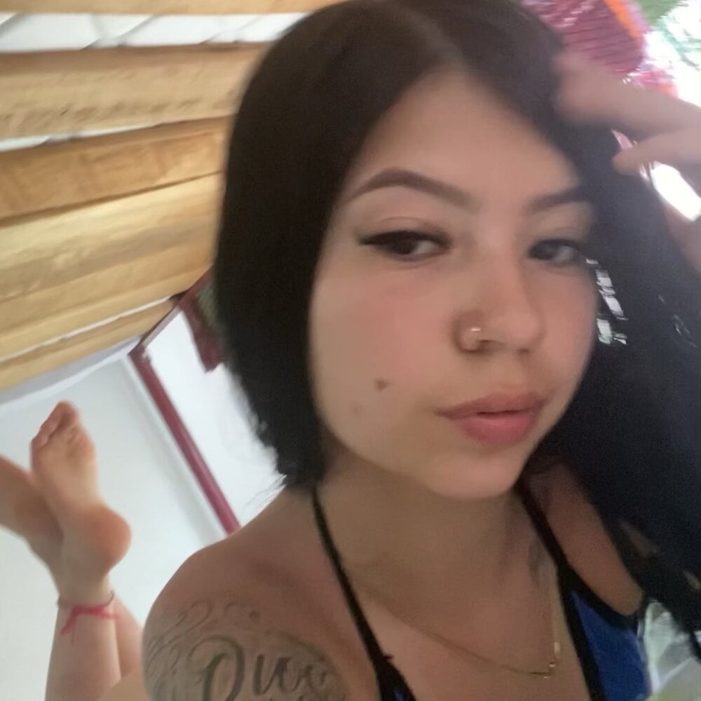 cam-performer.com little__chloee_ livesex profile in small-tits cams