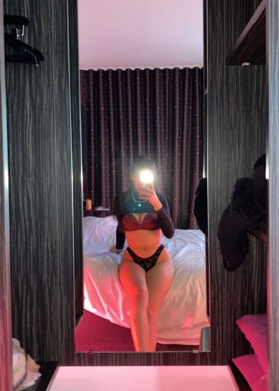 xxx_PocahontaSS on StripChat