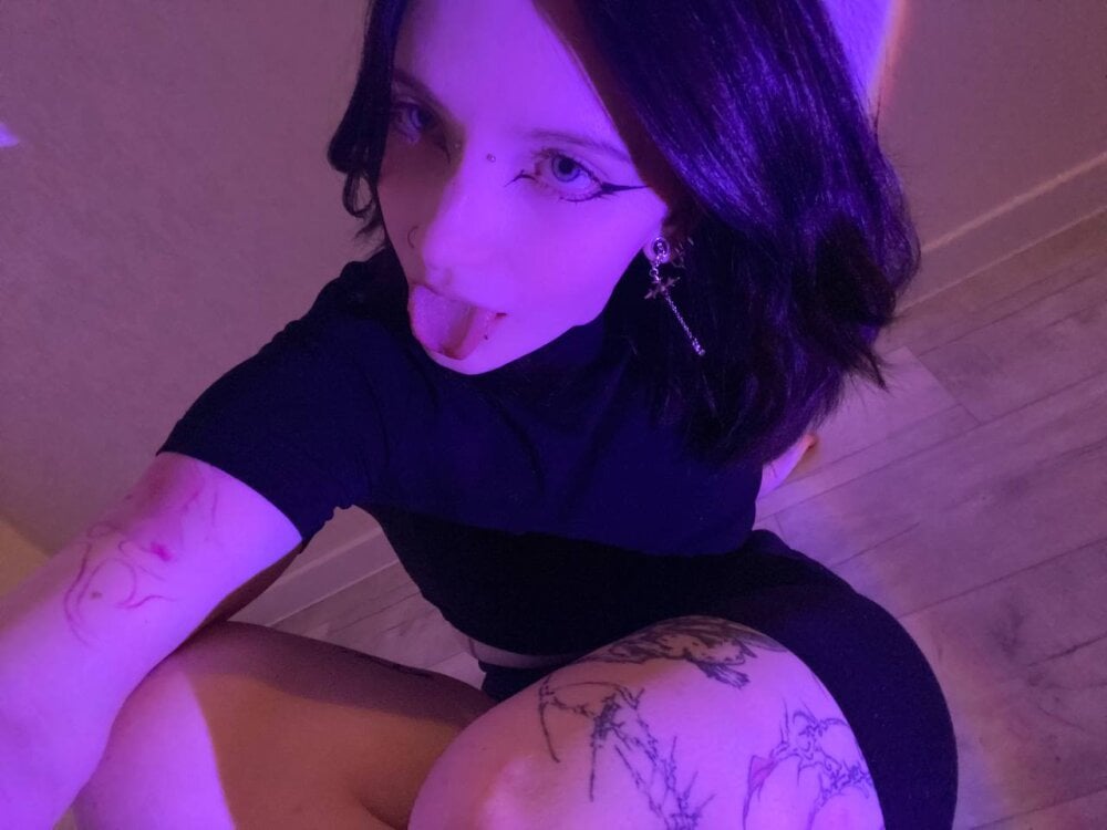 AgataHeming live cam model at StripChat