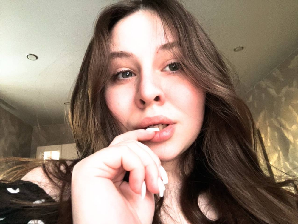 badgirlwebcam.com annette_laurenty livesex profile in bisexual cams