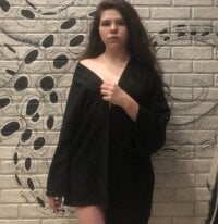 Evelina_mi_'s Offline Chat Room