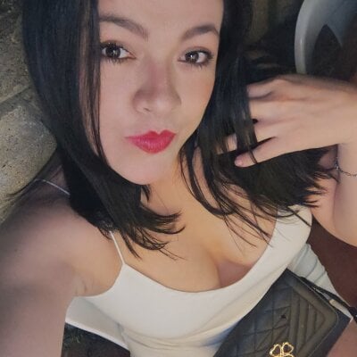 LindaSalo33 Live Cam on StripChat and RICams