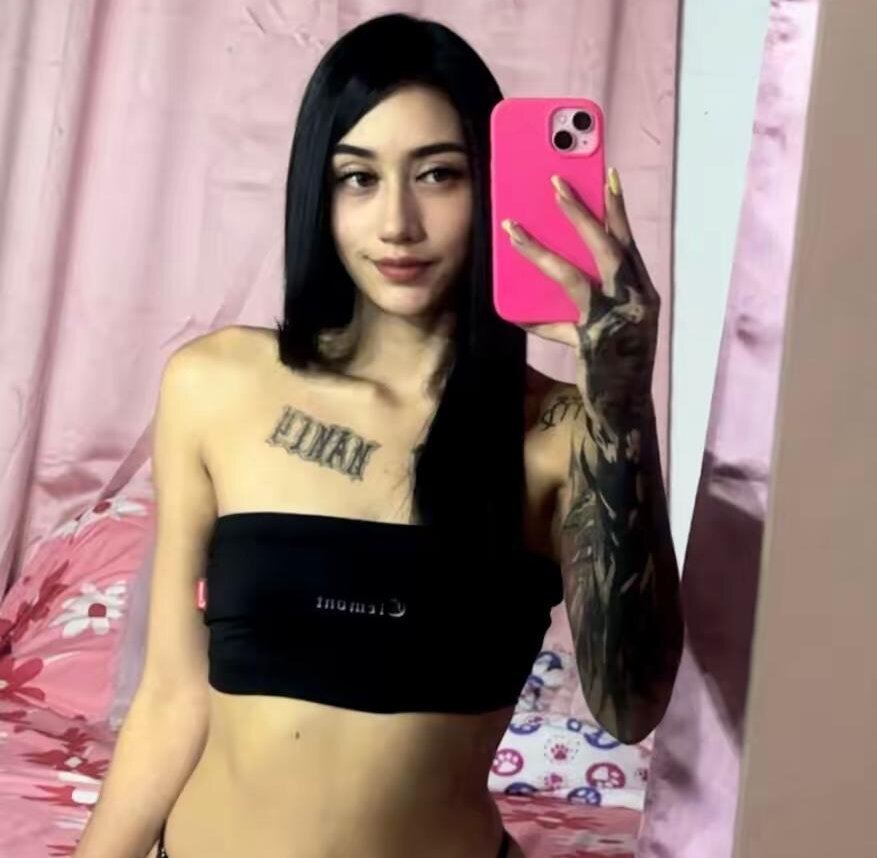 Live sex webcam photo for Little_Jenni #292849860