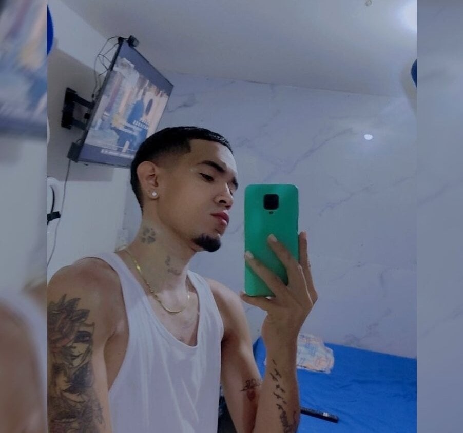 Live sex webcam photo for chrissexhot #280022635