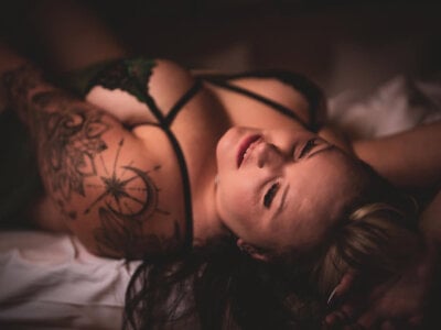 CurvyAngelina_Official - tattoos young