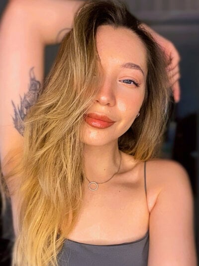 miapatens from stripchat