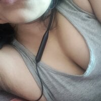 Pooja_Allison Adlı Modelin Çevrimdışı Sohbet Odası