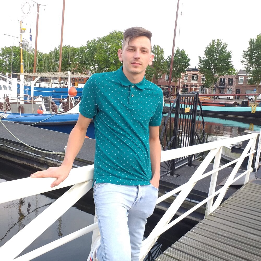 andrei3902 from stripchat